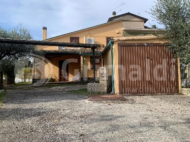 Foto Casa indipendente in Via Pietrauta 1, Montefalco di 148 m² in vendita