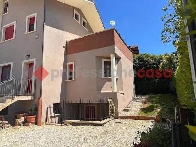 Foto Villa bifamiliare in Via Capuana 10, Avezzano Antrosano di 160 m²