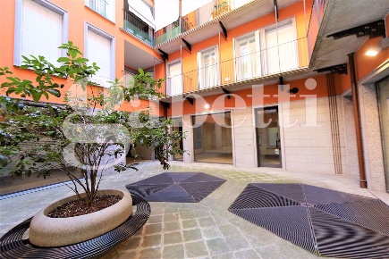 Foto Negozio in Largo Camussi 8/10, Gallarate Centro di 50 m² con 1 locali