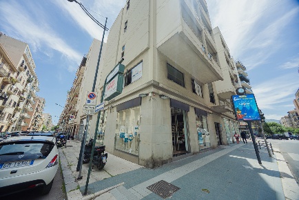 Foto Negozio in Via Sciuti 1F, Palermo Notarbartolo - Sciuti di 120 m²