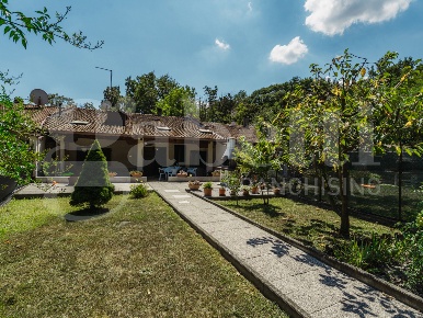 Foto Villa a schiera in Via Ariosto 4/4, Roletto di 153 m² con 5 locali