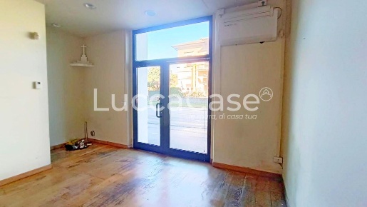 Foto Locale commerciale a Lucca San Concordio di 20 m² con 1 locali