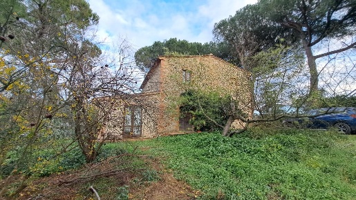 Foto Casale a Peccioli di 220 m² con 7 locali in vendita