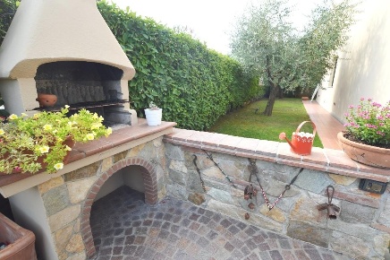 Foto Villa a schiera a Capannori Centro di 160 m² con 6 locali in vendita