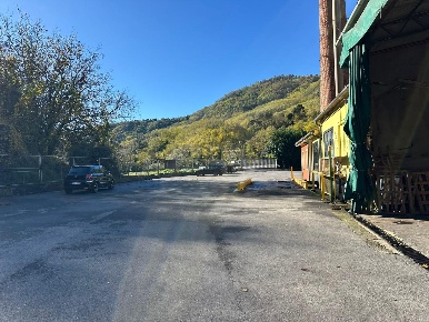 Foto Capannone industriale a Villa Basilica Centro di 1228 m² con 3 locali