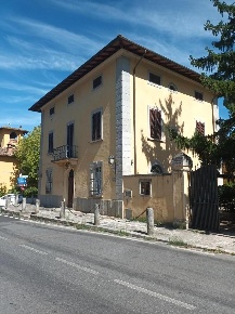 Foto Villa unifamiliare a San Miniato di 600 m² con 18 locali in vendita