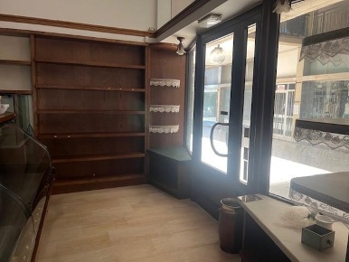 Foto Locale commerciale a Massa Centro di 90 m² con 3 locali in vendita