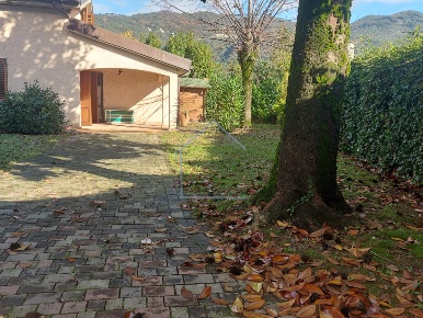 Foto Villa bifamiliare a Pietrasanta di 105 m² con 4 locali in vendita