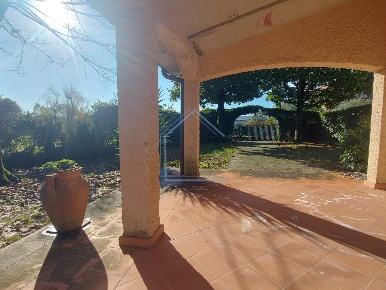 Foto Villa bifamiliare a Pietrasanta di 105 m² con 4 locali in vendita