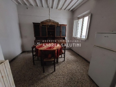 Foto Appartamento a Calcinaia Centro di 100 m² con 5 locali in vendita