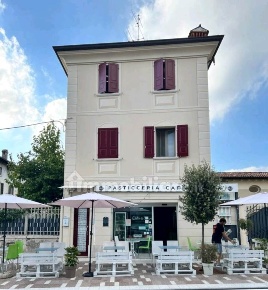 Foto Negozio a Roncadelle di 150 m² con 2 locali in affitto