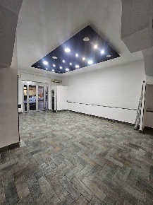 Foto Negozio a Salerno Pastena - Pastena Alta di 220 m² con 1 locali