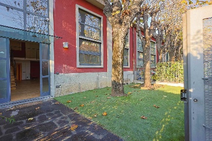 Foto Loft a Milano Certosa di 296 m² con 5 locali in vendita