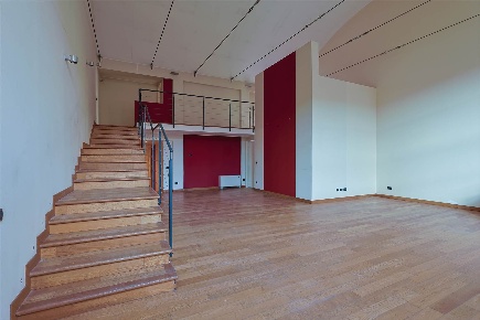 Foto Loft a Milano Certosa di 296 m² con 5 locali in vendita