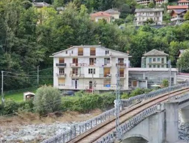 Foto Appartamento in Via Sabbione, Mezzenile Centro di 111 m² con 6 locali