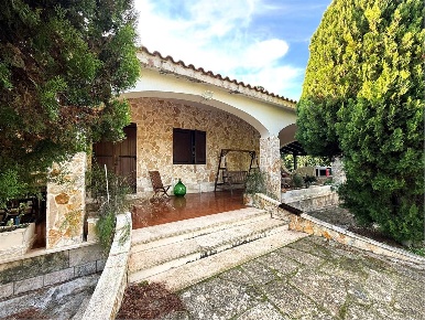 Foto Villa unifamiliare a Brindisi di 204 m² con 4 locali in vendita