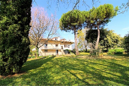 Foto Villa bifamiliare in Via Della Natività, Tricesimo di 600 m²