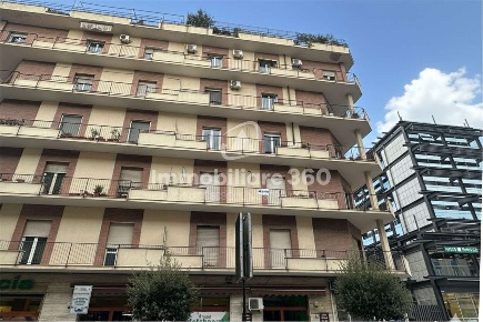 Foto Appartamento in Via Caloprese 56, Cosenza Centro di 171 m² in affitto