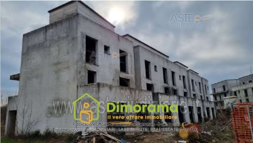 Foto Case indipendenti Collesalvetti di 784 m² con 10 locali all'asta