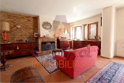 Foto Villa unifamiliare a Castelfidardo di 224 m² con 9 locali in vendita