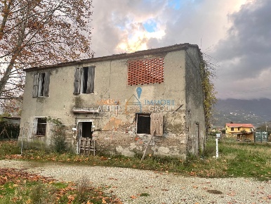 Foto Rustico in Via San Cristoforo 129, Massa Cinque Vie di 168 m²
