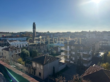 Foto Attico in porto di legnago snc, Legnago Centro di 83 m² con 4 locali