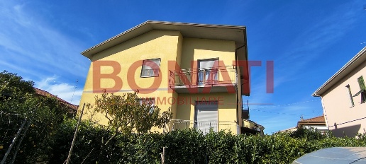 Foto Villa bifamiliare a Santo Stefano di Magra Centro con 12 locali