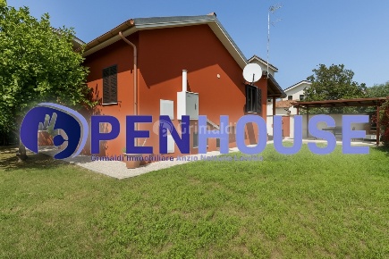 Foto Villa unifamiliare in Via Sperlonga 18, Nettuno Cioccati, Zucchetti