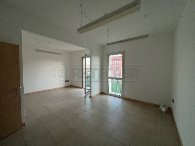 Foto Ufficio a Rosà Centro di 150 m² con 5 locali in affitto