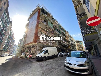 Foto Appartamento in -, Napoli Secondigliano di 125 m² con 4 locali