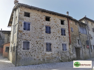 Foto Villa singola in Piazza Pognici 1, Frisanco Centro con 12 locali