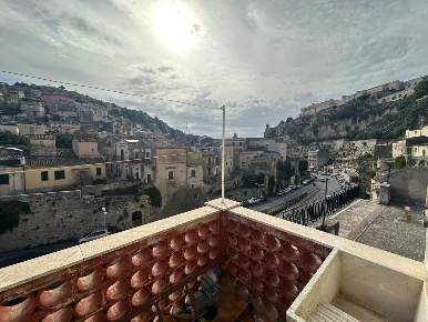 Foto Appartamento in VIA SBALZO, Modica Modica Bassa di 90 m² con 4 locali