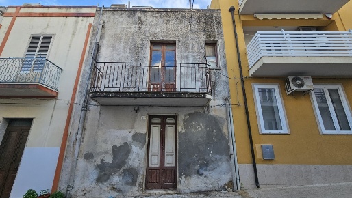 Foto Appartamento in Via Gioberti 12/1, Ispica Centro di 90 m² con 4 locali