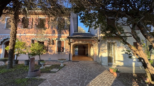 Foto Villa singola a Mirano Zianigo di 165 m² con 5 locali in vendita