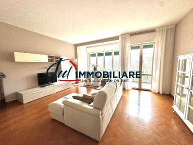 Foto Appartamento in Viale Fabbricotti 106, Livorno di 150 m² con 6 locali