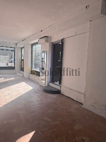 Foto Locale commerciale in VIA N. SAURO, Pescara Porta Nuova di 140 m²