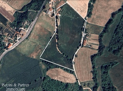 Foto Terreno agricolo in Località Colonnata, Gubbio di 30000 m² in vendita