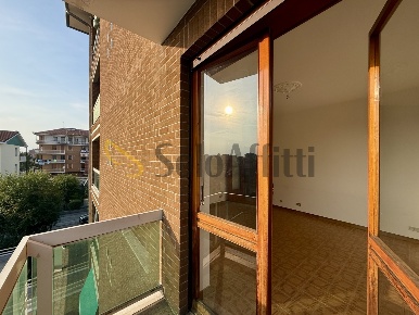 Foto Appartamento in Via Buratto 7, Ciriè Centro di 101 m² con 5 locali