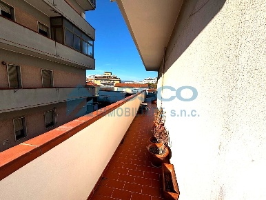 Foto Appartamento in Via Lunense, Carrara Centro Storico di 110 m²