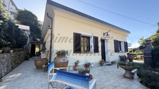 Foto Villa unifamiliare a Rosignano Marittimo di 150 m² con 5 locali