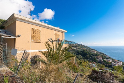 Foto Villa unifamiliare in Strada Aicà, Cipressa di 150 m² con 4 locali