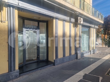 Foto Negozio in Via Tommaso Cannizzaro 66, Messina Centro Storico di 50 m²