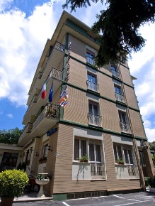 Foto Hotel in Via Del Parco 17, Fiuggi di 1400 m² in vendita