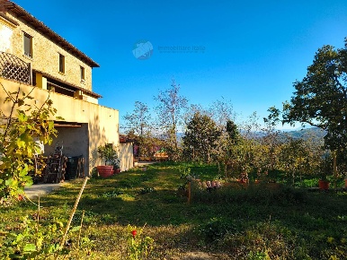 Foto Case semi ndipendenti a Mercatino Conca di 350 m² con 7 locali