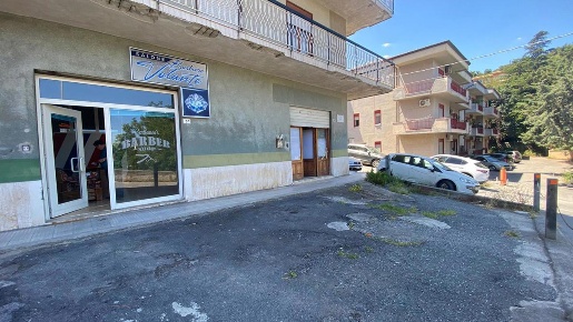 Foto Negozio in Piazza XXV Aprile 5, Patti Centro di 80 m² con 2 locali