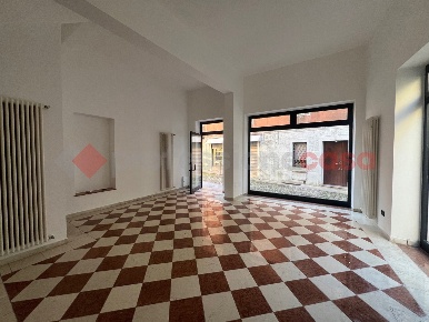 Foto Negozio in Via ROMA SNC, Monselice Centro di 45 m² con 1 locali