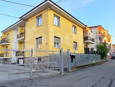 Foto Appartamento in De Amicis, Bra Centro di 80 m² con 3 locali in vendita