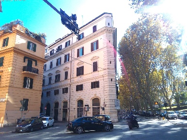 Foto Negozio in Passeggiata di Ripetta, Roma Piazza del Popolo di 158 m²