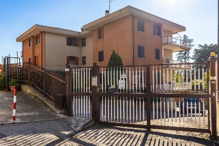 Foto Appartamento in Prataro, Ariccia Centro di 110 m² con 3 locali