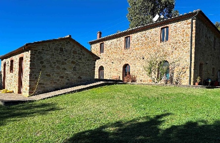 Foto Rustico a Monterotondo Marittimo di 415 m² con 12 locali in vendita